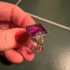 Grandmas Jewelry size 8 Gorgeous Purple Square Gemstone Silver Ring